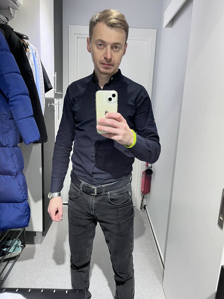  31467747  Nikolai, 35 ,    