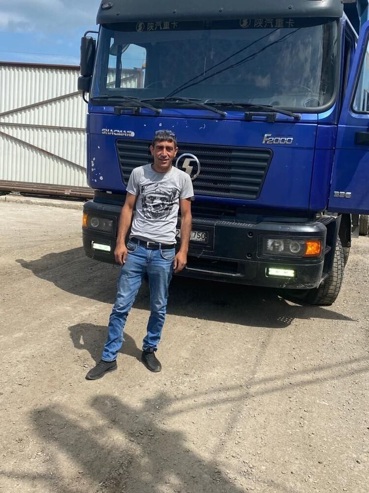  ,   Armen, 37 ,   ,   