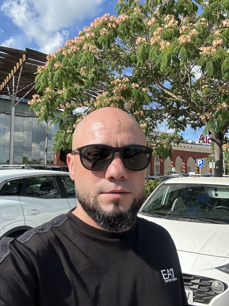  Figueres,   , 34 ,   ,   , c 