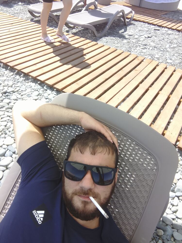  40107367  Artur, 33 ,    