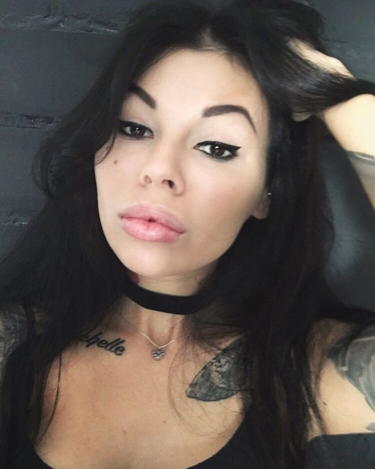  Moldova Noua,   , 36 ,  