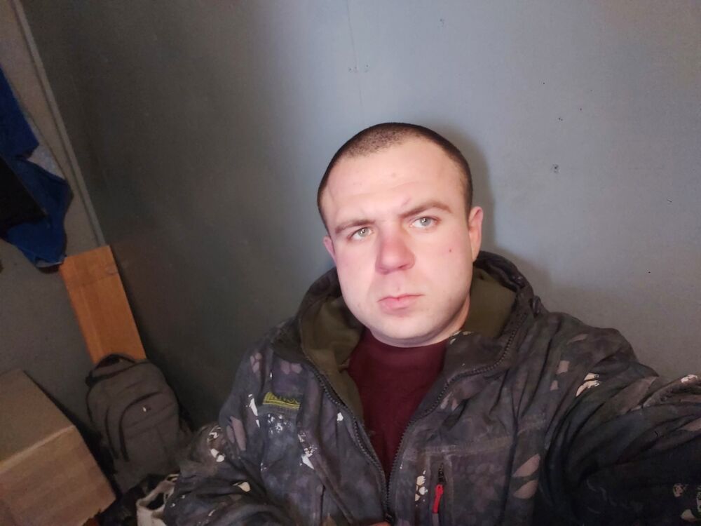  33075667  Artem, 28 ,    