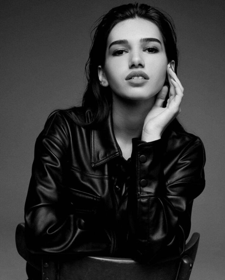  37003997  , 22 ,    -