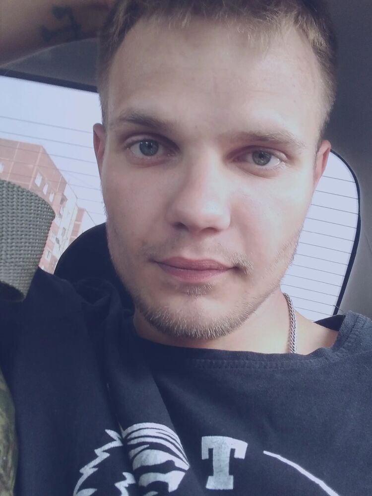  44800137  Grigory, 23 ,    