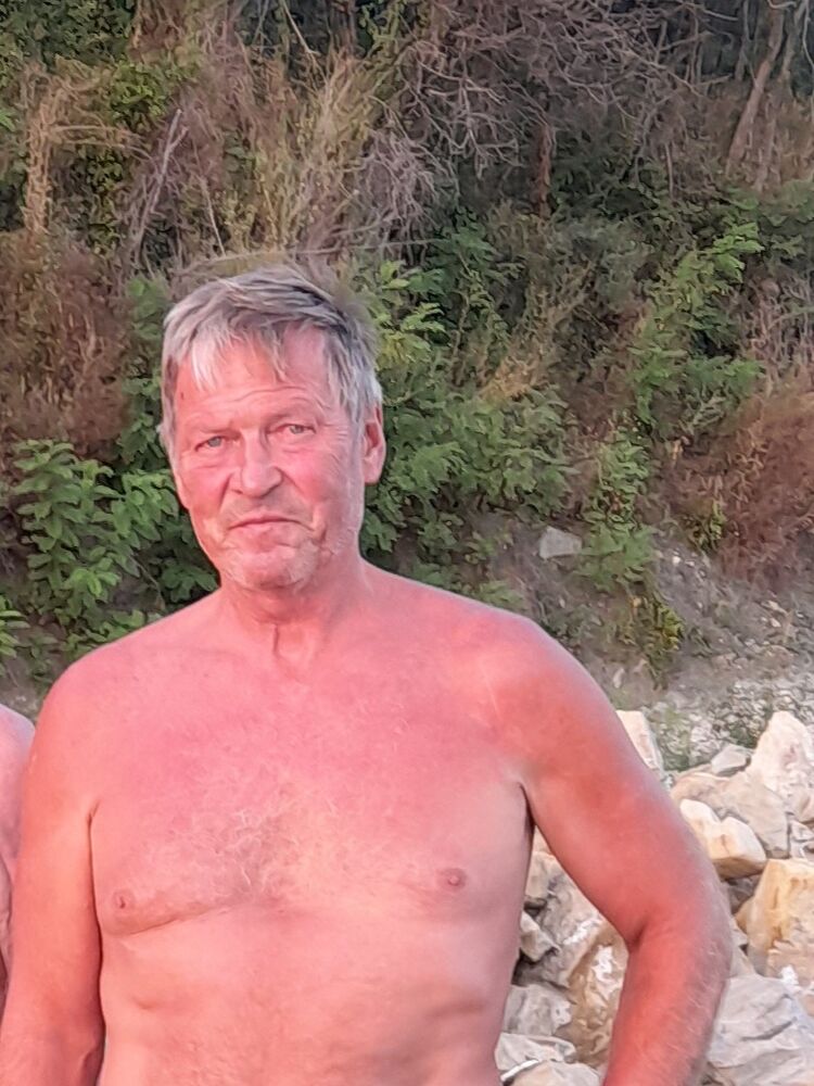  53388647  Igor, 51 ,    