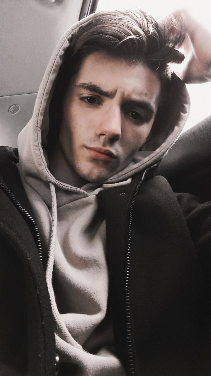  43337277  Artem, 20 ,    Praha