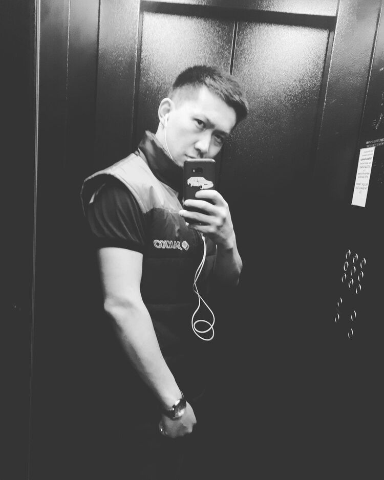  ,   Dorkhan, 32 ,     , c 