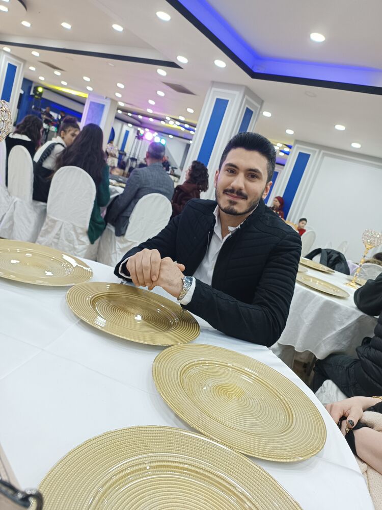  40595147  Habib, 32 ,    