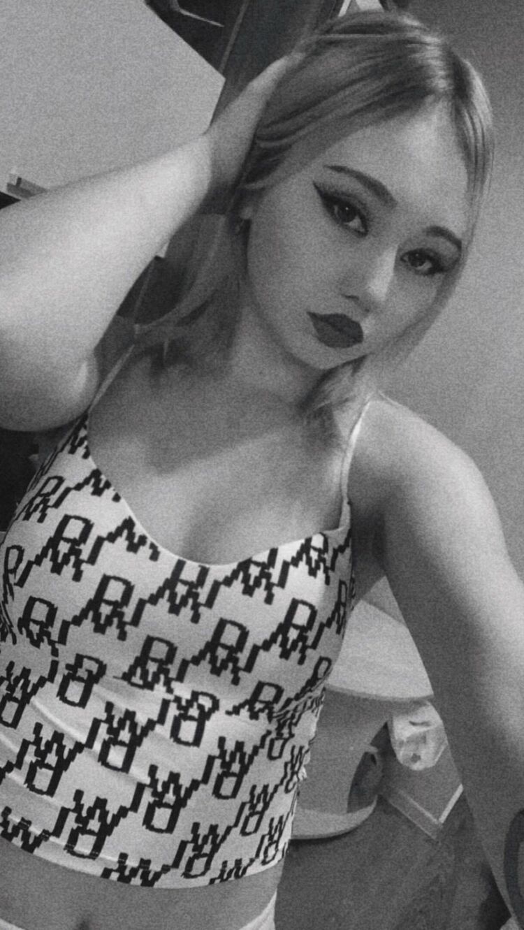  ,   Alina, 21 ,   