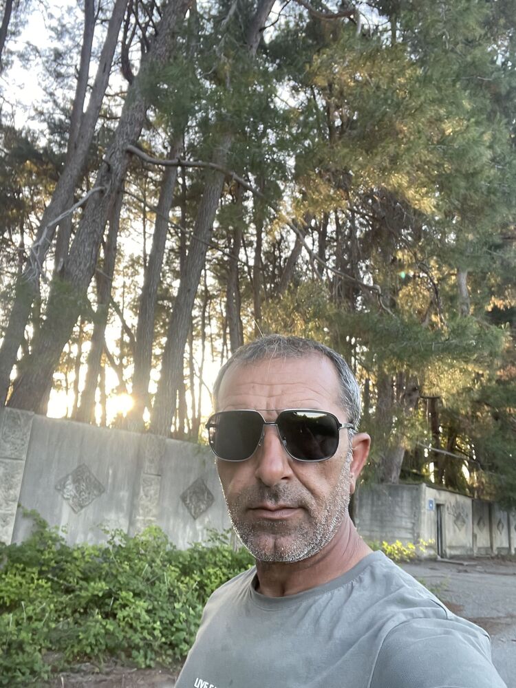  43688247  Mehmet, 43 ,    