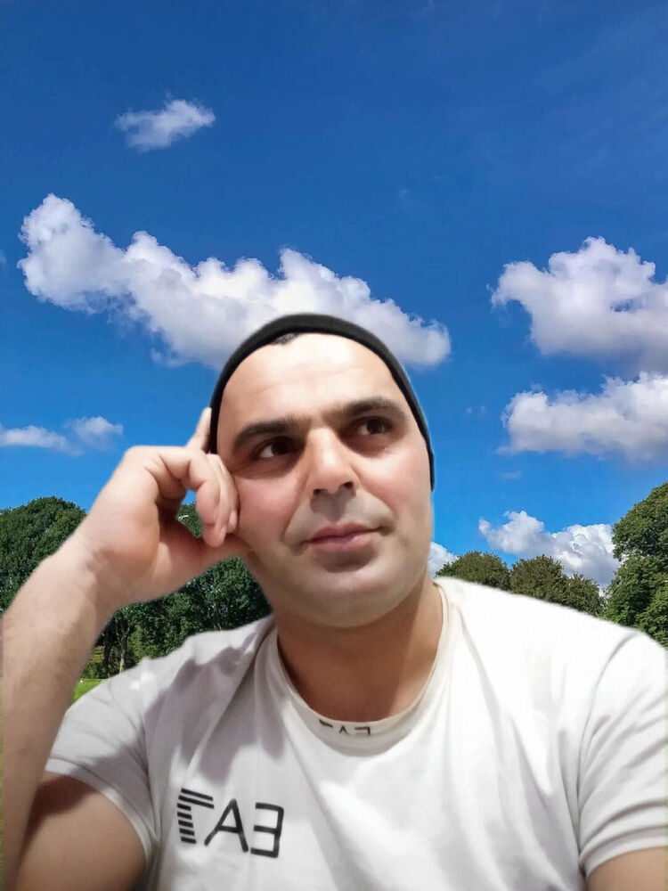  53704477  Vaqif, 39 ,    