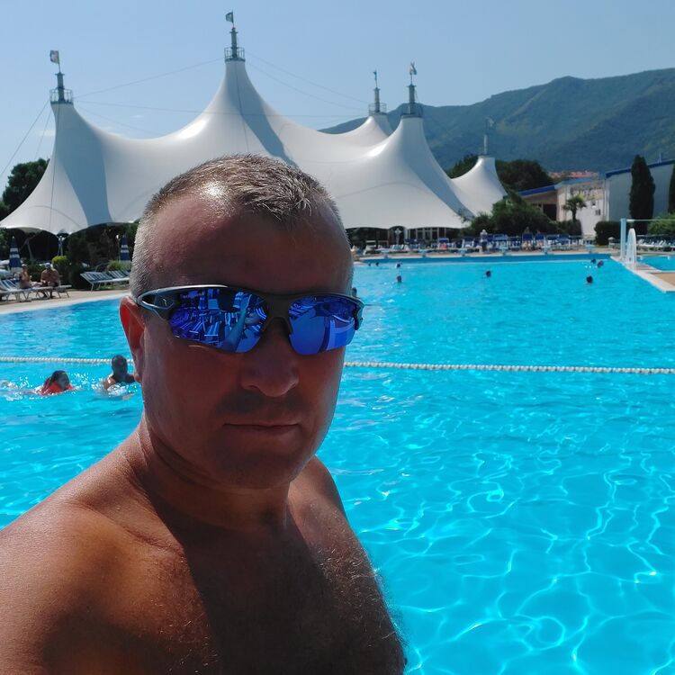  27515257  Mikhail, 47 ,    