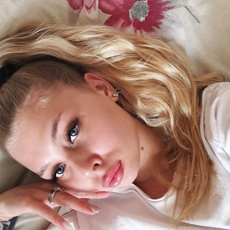  ,   Karolina, 27 ,   ,   , c 
