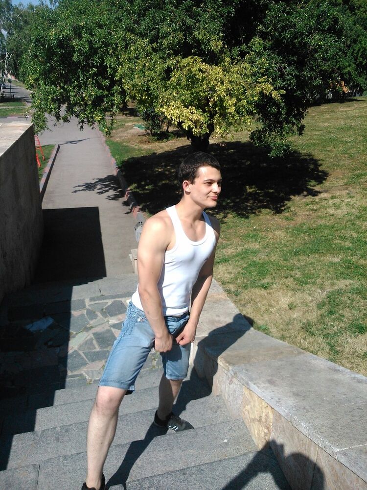  8403437  Maks, 34 ,    