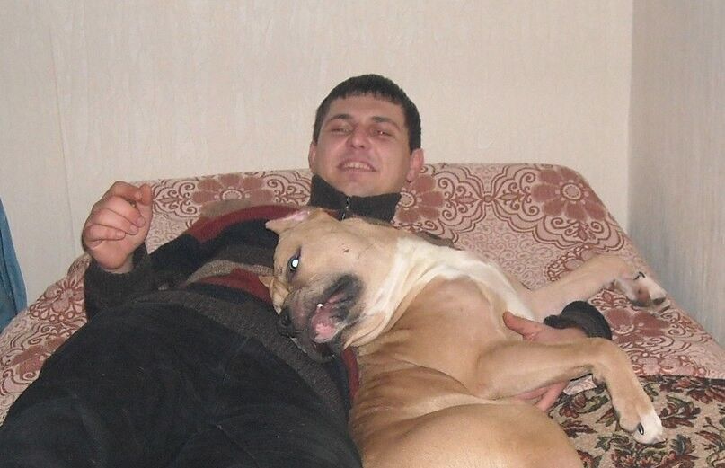  5427237  Denis, 39 ,    