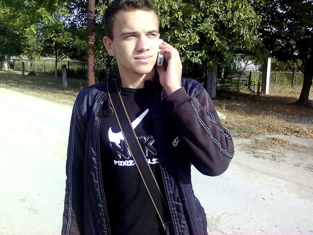  ,   Alex, 32 ,   