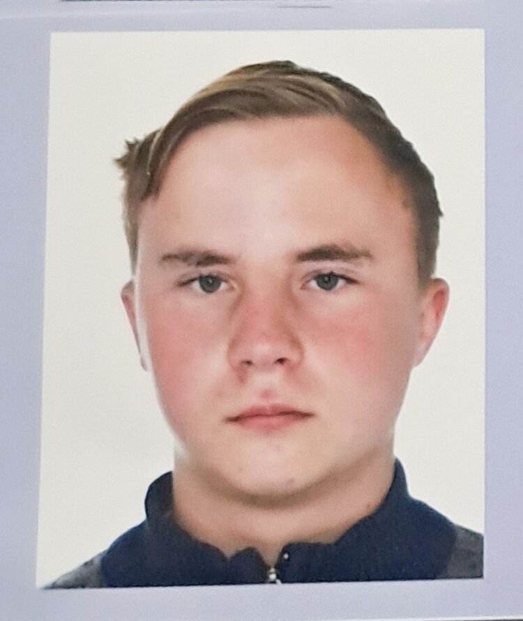  54690387  Artem, 20 ,    