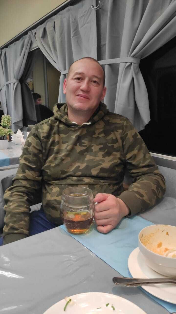  ,   Marat, 37 ,   ,   