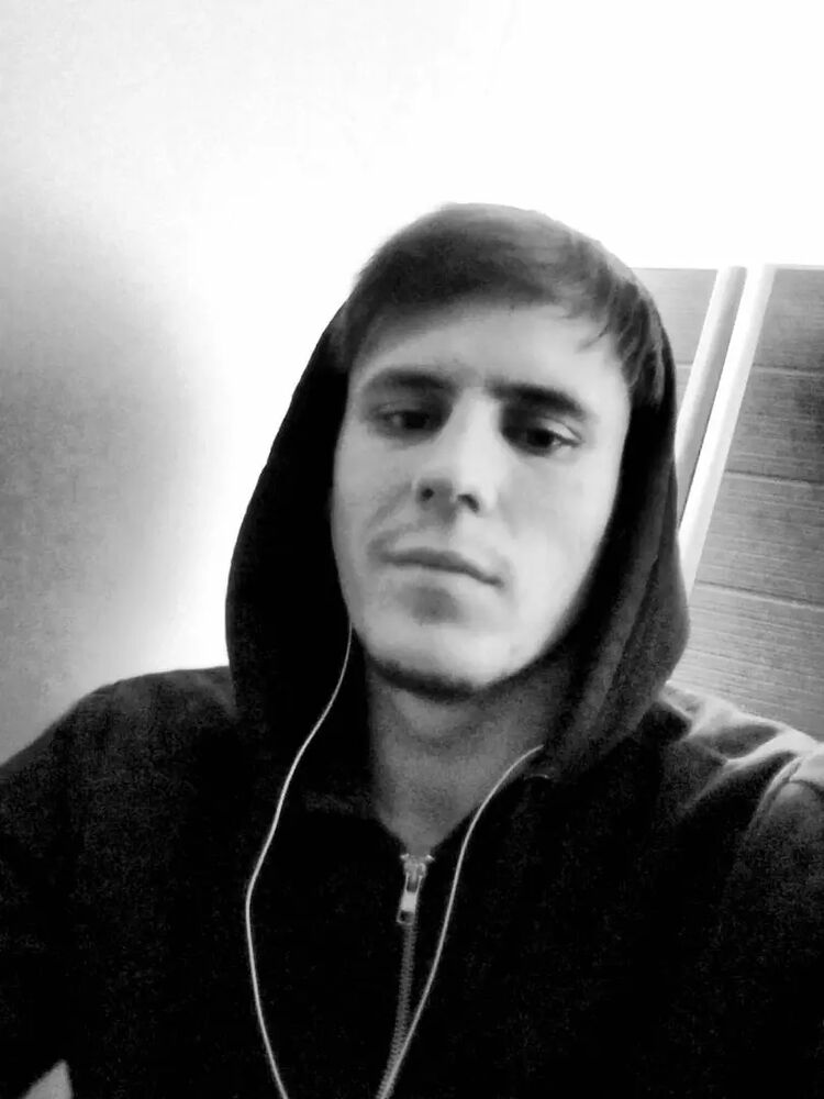  38139617  Maximelyan, 24 ,    