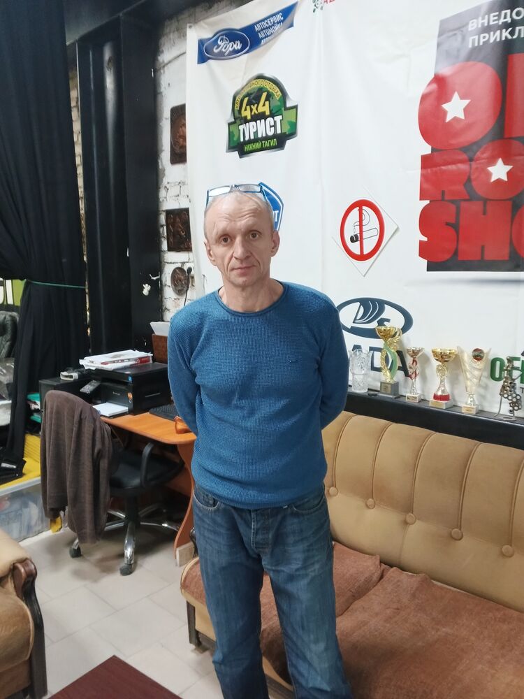 32556327  Yury, 52 ,     