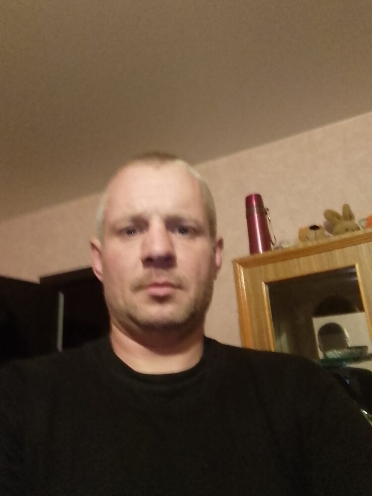  40447277  Dmitrii, 39 ,    