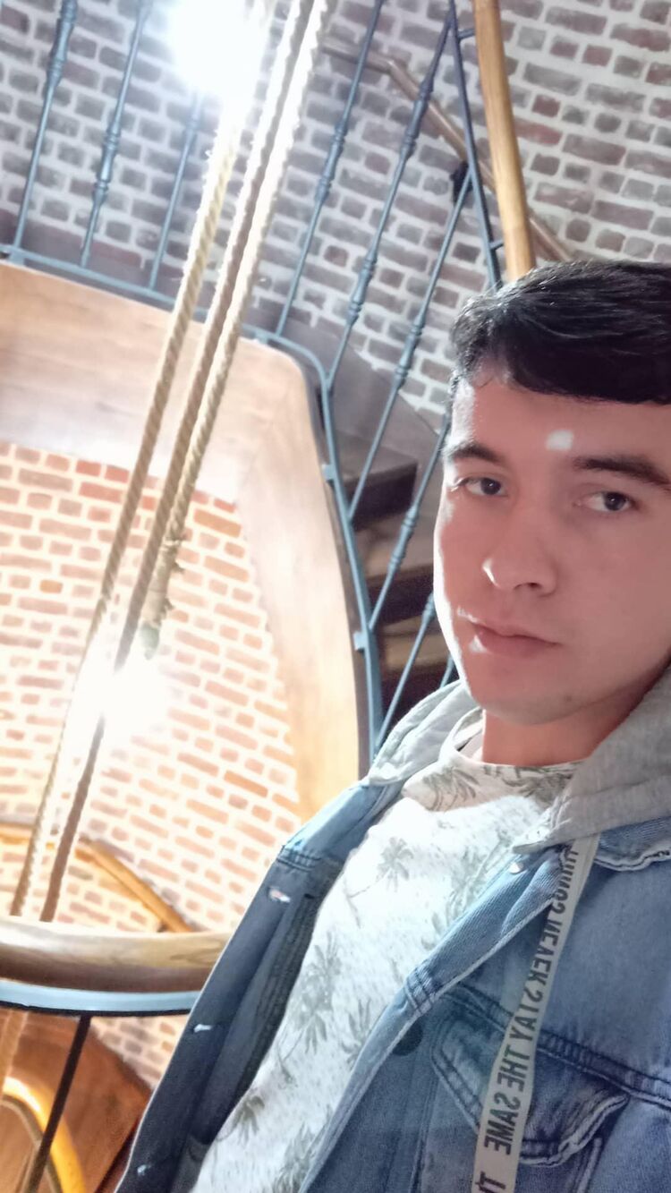  42186327  Azamat, 28 ,    