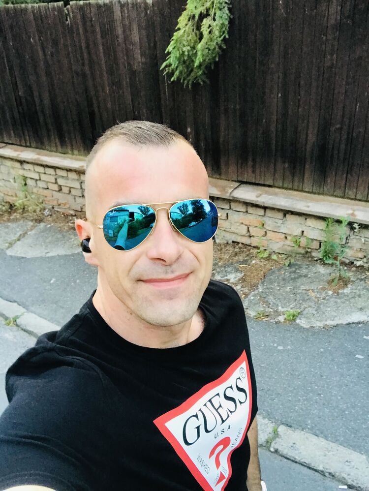  33268717  Jaroslav, 33 ,    