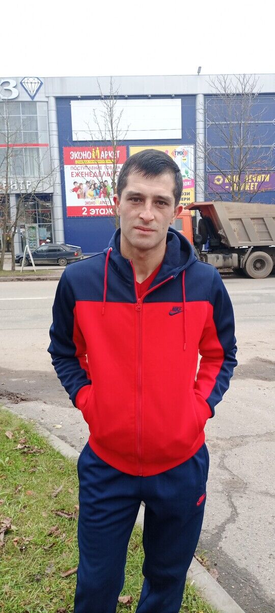  21571207  Artyom, 34 ,     