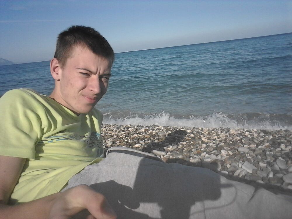  23038137  Koly, 24 ,    