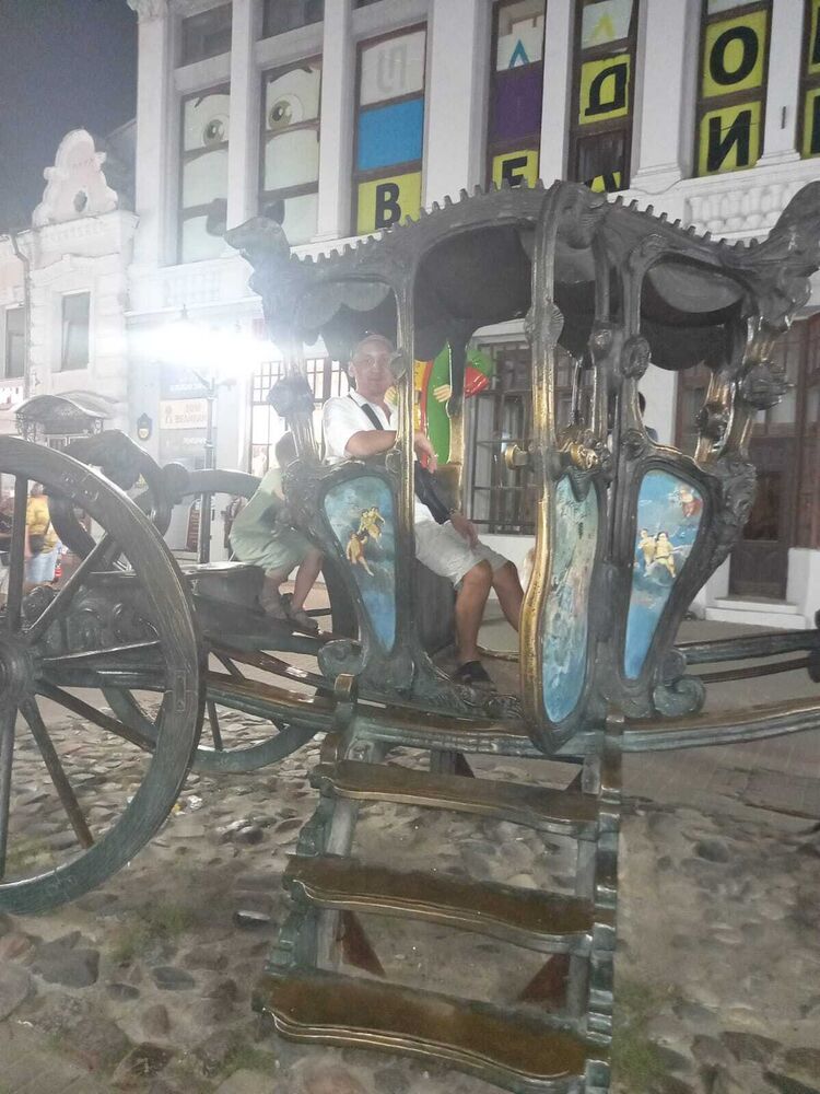  38709947  Tatarin, 48 ,    