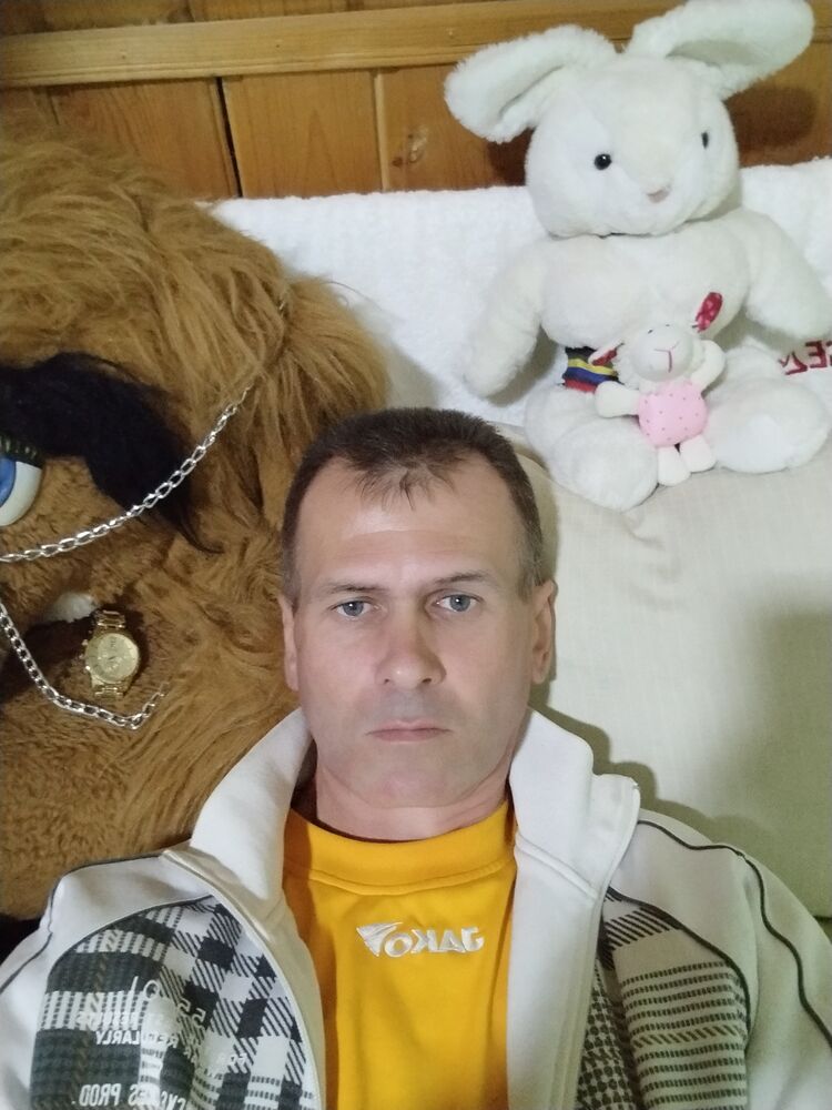 40495637  Vladislav, 48 ,    