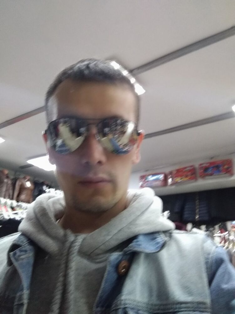  17936797  Adfgdsdggda, 34 ,    