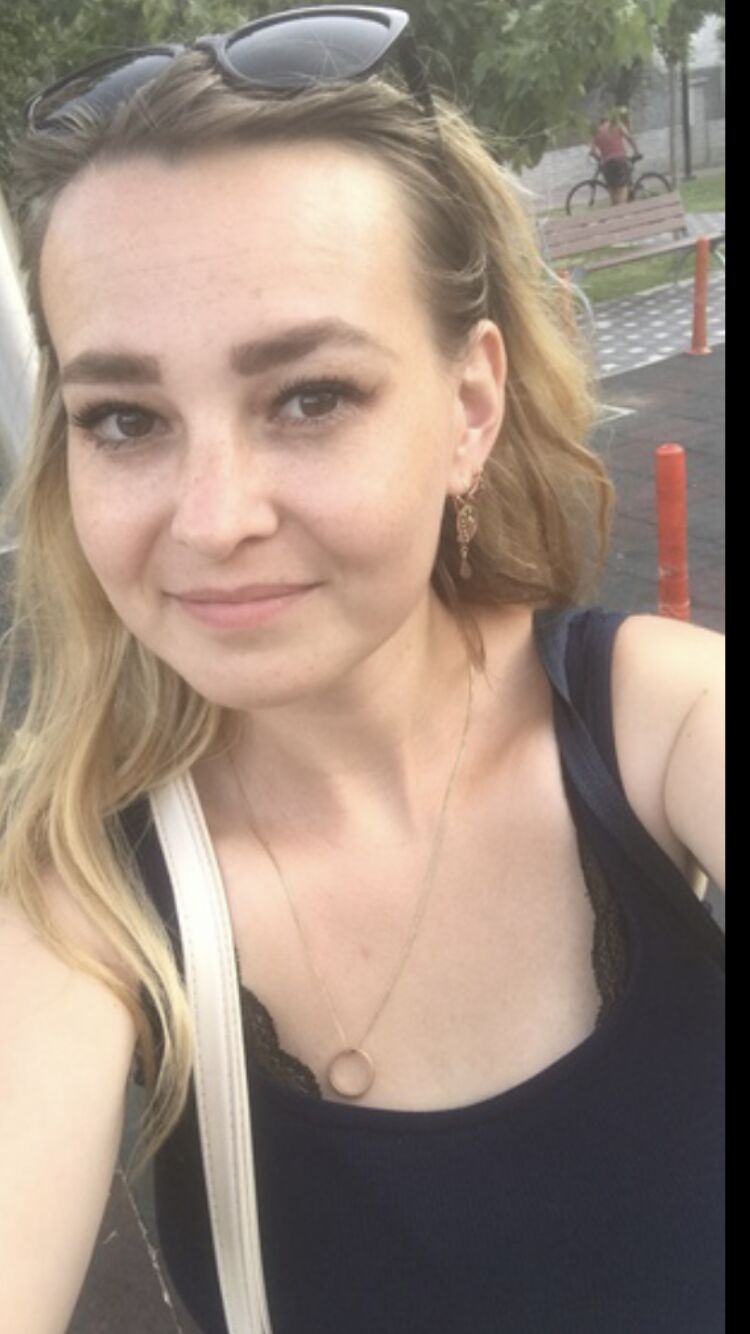  ,   Anna, 33 ,   c , 