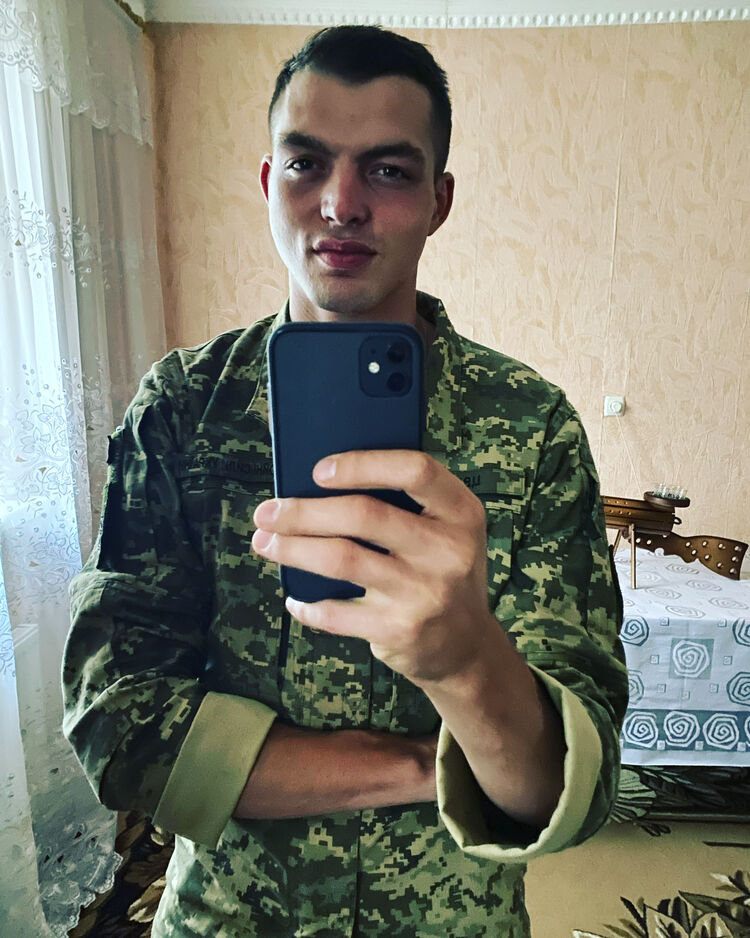  24695987  Artem, 26 ,    