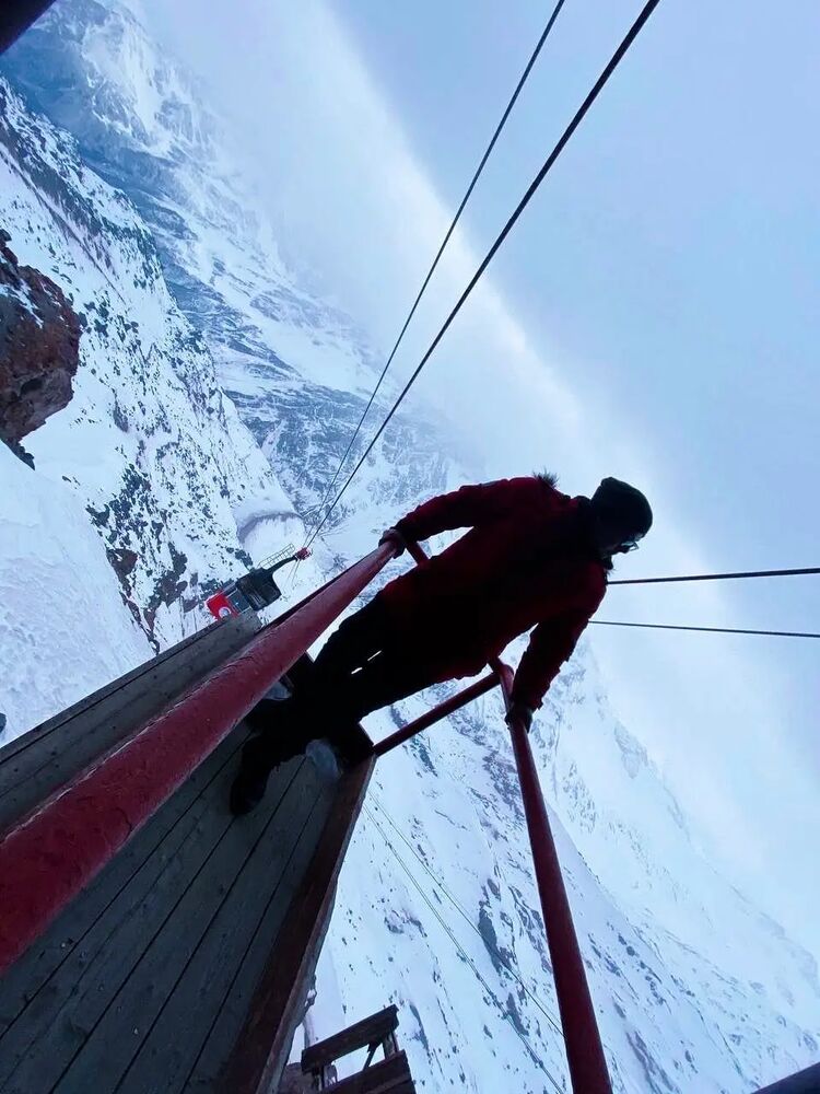  35046517  Adam, 27 ,    