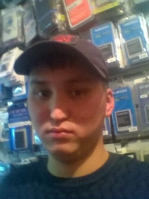  15836907  Maks, 31 ,    