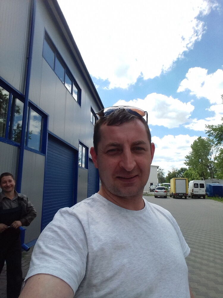  9596367  Andrei, 44 ,    