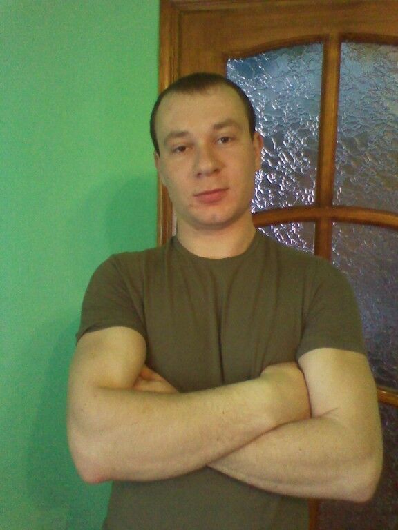 10427527  Valentin, 32 ,    
