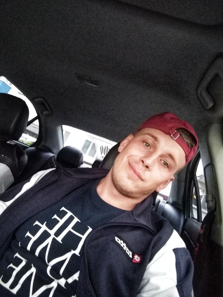  20244307  Maxim, 104 ,    