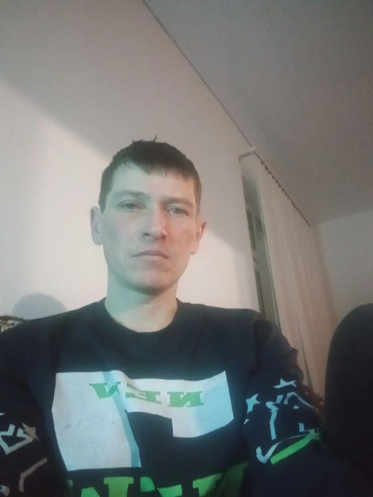 46402817  Denis, 38 ,    
