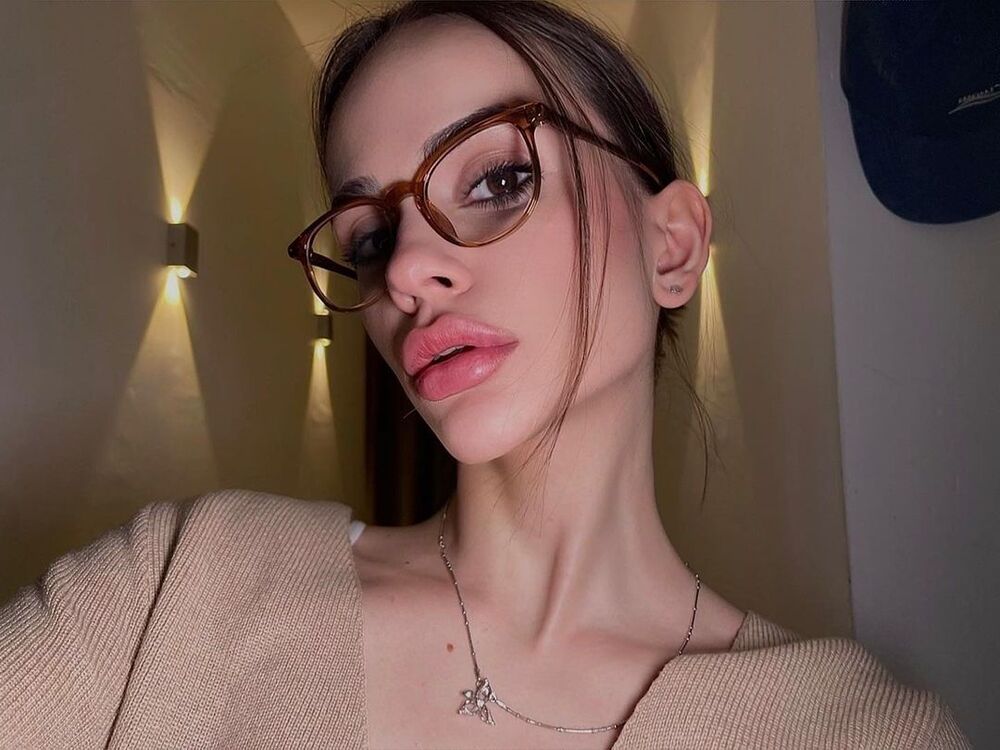  37700427  , 22 ,    -