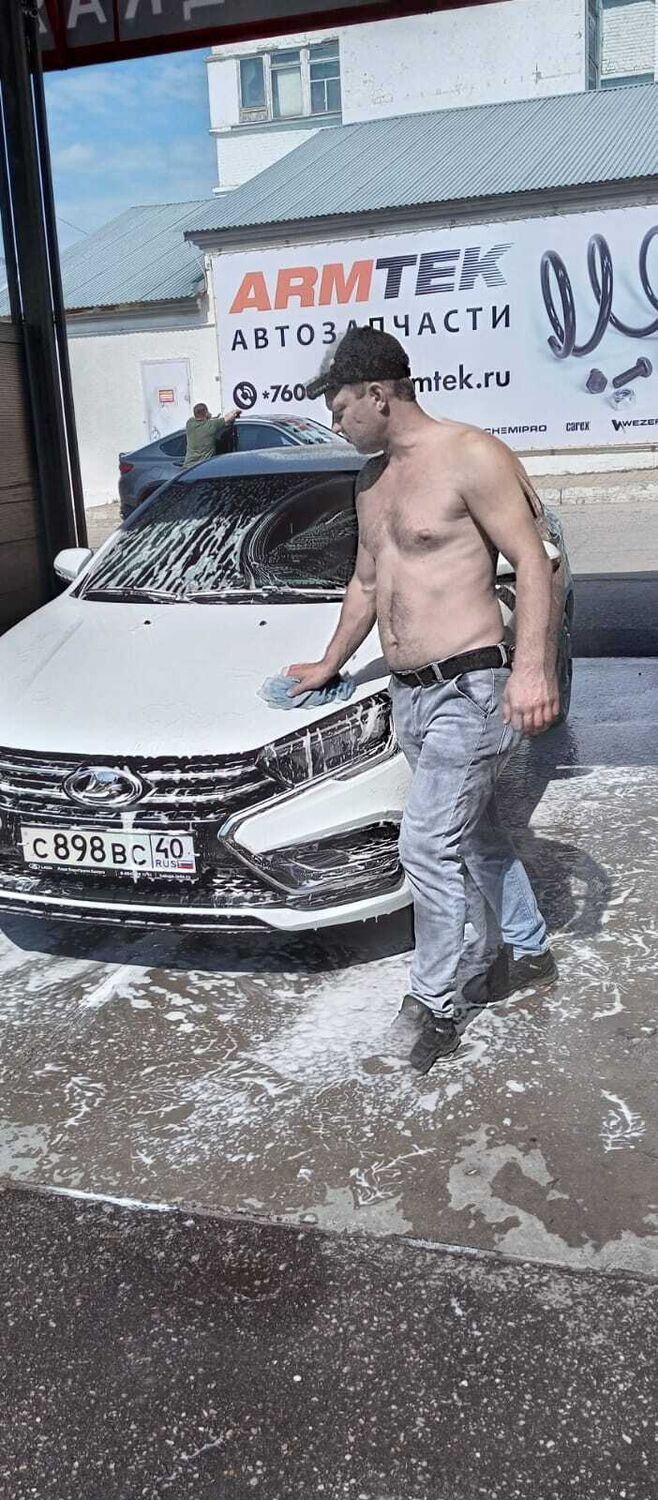 45538997  Alexander, 35 ,    