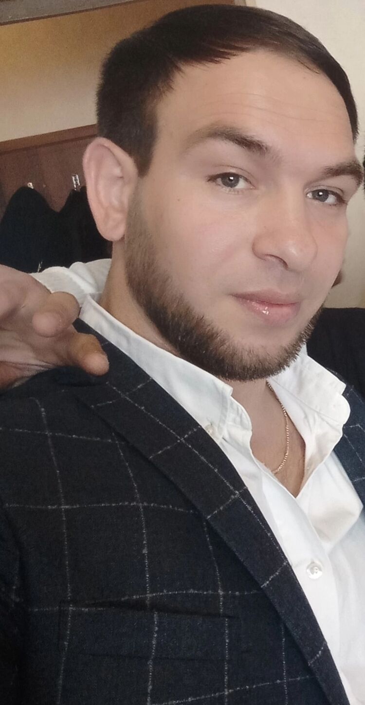  ,   Artur, 33 ,   ,   