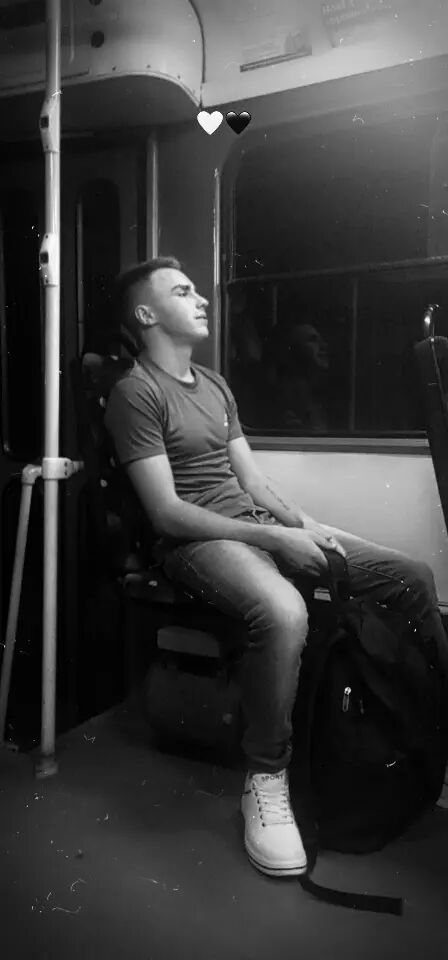  29301367  Maxim, 25 ,    