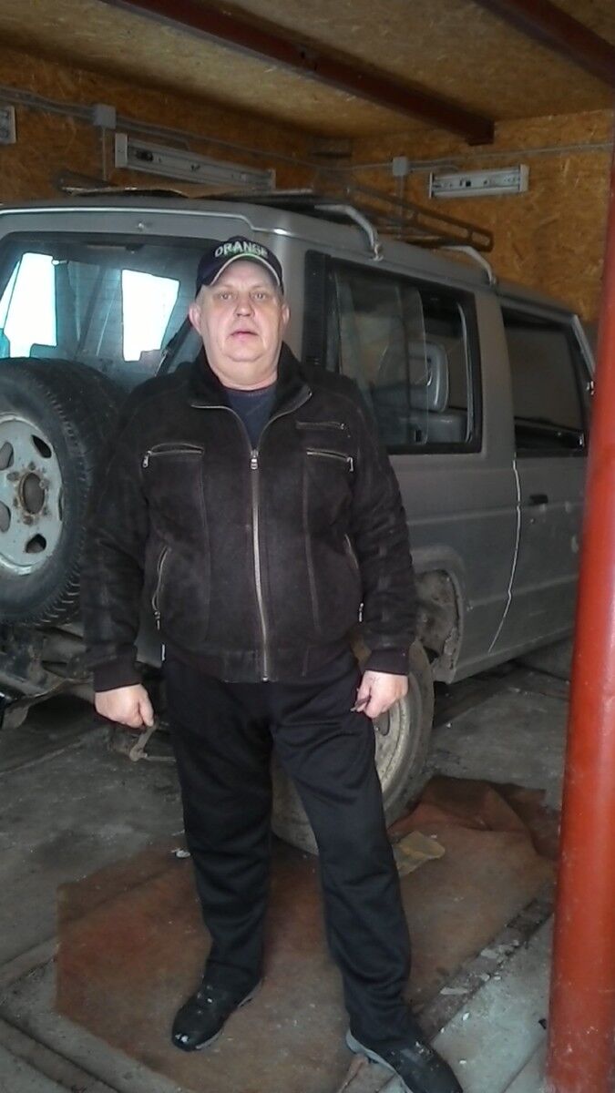  8964037  , 61 ,    