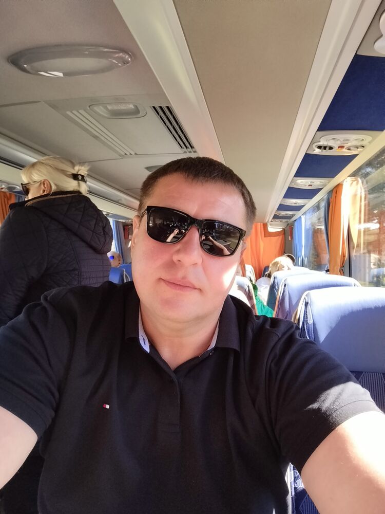  51194737  Vitali, 46 ,    