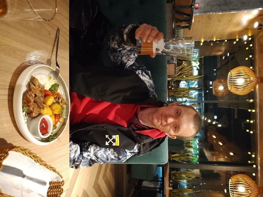  54046447  Maxim, 37 ,    