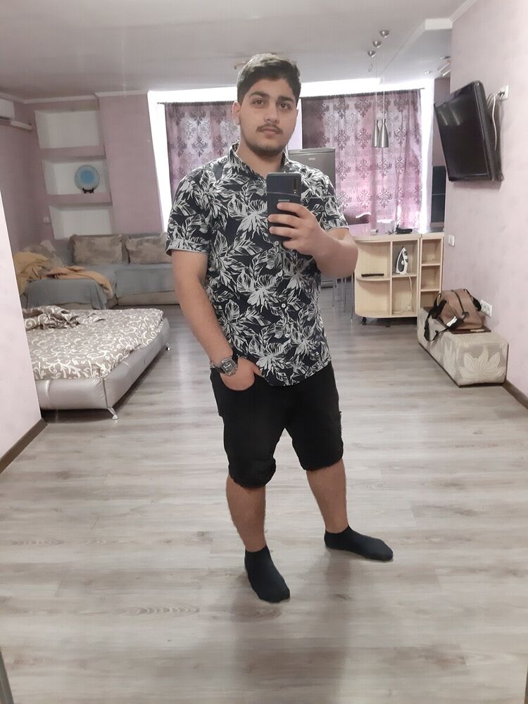  20640147  Omid, 27 ,    