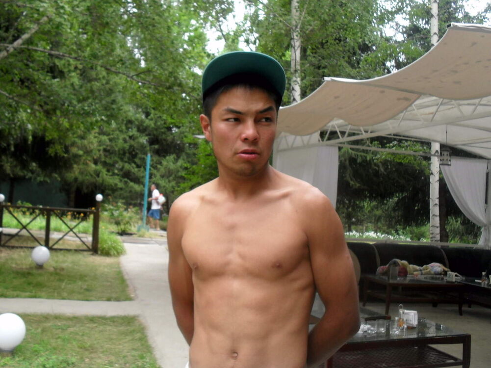  12967457  Ilyas, 31 ,    