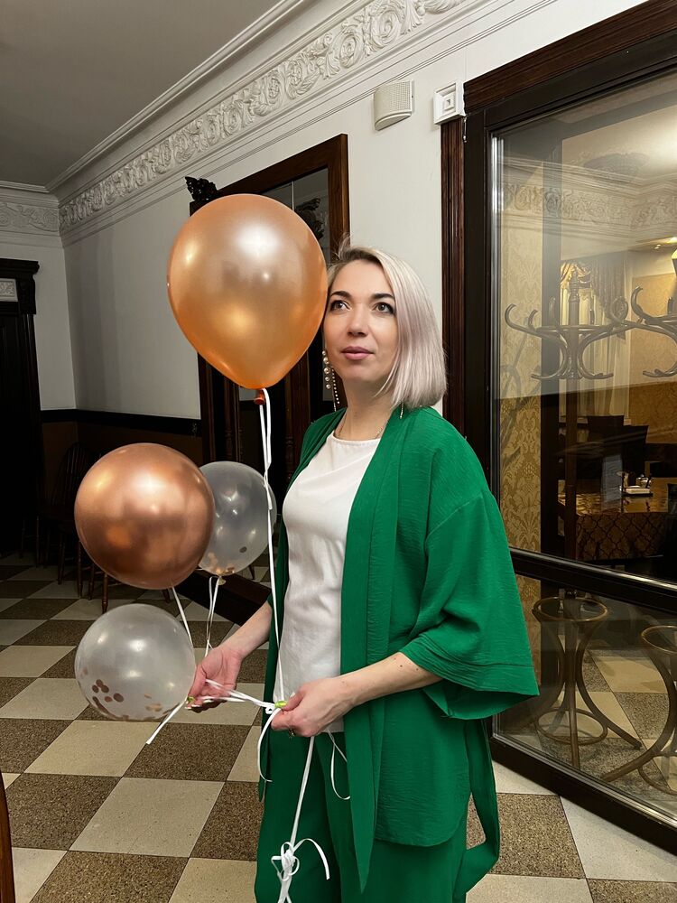  44093997  Aleksandrina, 40 ,     